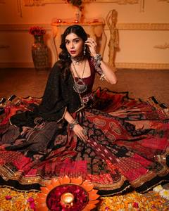 Lehenga Choli de Algodón Muselina de Diseño con Trabajo de Espejos Reales, Latkan Dori y Dupatta de Encaje con Flecos, Prenda Étnica India Lista para Usar - Product Image 5