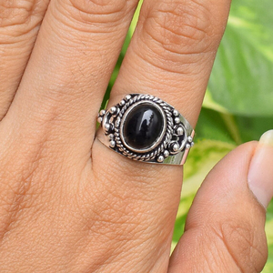 Bague en argent sterling 925 avec pierre précieuse onyx noir, bijou artisanal pour elle, pour un anniversaire - Product Image 1