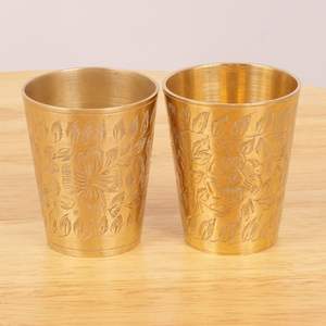 Verre à eau en laiton de qualité supérieure avec gravure florale, gobelet artisanal pour la maison et la cuisine, tasse ayurvédique, verre métallique vintage - Product Image 4