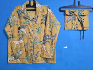 Ensemble de pyjama long en coton biologique imprimé moutarde jungle, col en V, fermeture à cordon, sexy, doux et respirant, pour femmes indiennes, grandes tailles - Product Image 4