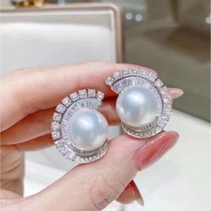 ต่างหูเงินแท้ S925 ประดับมุกธรรมชาติของดิลราบา 10-11 มม. ผิวเรียบเนียนไร้ตำหนิ ของขวัญวันเกิดที่สมบูรณ์แบบ - Product Image 4