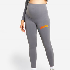 Leggings de yoga gris taille haute personnalisés, longueur intégrale, effet ventre plat, logo imprimé par transfert thermique sur la jambe droite - Product Image 1