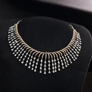 Magnifique collier ras du cou en or massif 18 carats plaqué rhodium avec diamants naturels ronds taille brillant de 5,73 carats certifiés IGI - Product Image 2