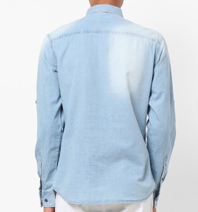 Chemise en jean bleu clair pour homme, manches longues, effet délavé, coton, coupe décontractée, col rabattu, avec poches, style été - Product Image 3