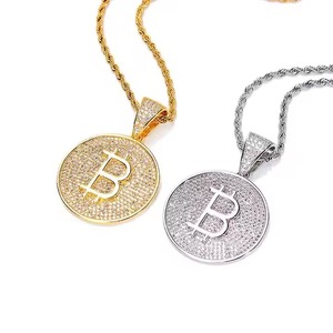 Pendentif de luxe plaqué or style hip-hop avec finition dorée et détails inspirés de la mode brillante - Product Image 1