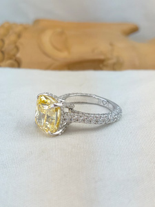 Anillo de compromiso de oro blanco con diamante y cojín amarillo |   Anillo de Novia Moderno y de Lujo |   Regalo de Aniversario de Bodas para Novia o Esposa - Product Image 3