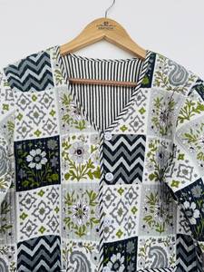 Veste matelassée en coton noir à motifs patchwork, réversible, légère, respirante, chaude, à fleurs, pour l'hiver, faite à la main, style resort - Product Image 2