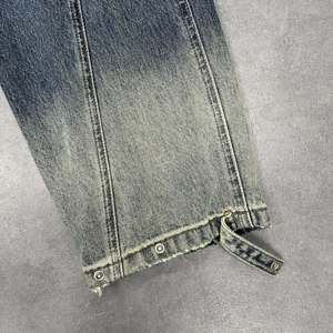 Jean cargo imprimé bleu clair délavé, coupe droite, taille haute, poids moyen, respirant, style streetwear et campus, 100% coton - Product Image 6
