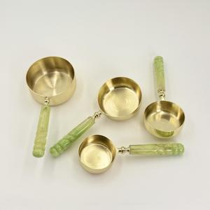 Nueva Taza Medidora de Acero Inoxidable Resistente al Calor y Ecológica, con Asa de Resina Dorada, Capacidad de 240 ml, para Hogar, Cocina y Hotel - Product Image 3