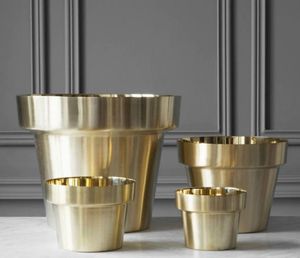 Rustic Metal Planter Farmhouse Style Flower Pot Durable Decorative Indoor Outdoor Garden Home Display - Product Image 4