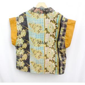 Chaqueta Acolchada de Lujo para Mujer, Estilo Vintage Kantha, Hecha a Mano, de Primera Calidad, Manga Corta, Cuello en V, Cierre con Cinturón, 100% Algodón - Product Image 6