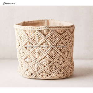 Panier de rangement décoratif en macramé fait à la main avec différents designs Panier à linge tissé à la main en macramé naturel d'Inde - Product Image 3