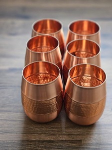 Vaso de Cobre Martillado ILAHI, Ecológico, Portátil, Moderno, con Tapa, en Caja Blanca, Hecho en Uttar Pradesh, para Uso en Hoteles y Fiestas - Product Image 2