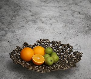 Bol à fruits design en métal avec motif artistique ajouré Parfait pour la décoration de table Durable Élégant Idéal pour les maisons modernes - Product Image 1