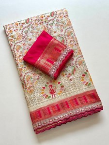 Sari de Pashmina de Seda Cruda Pura Reglance con Jacquard Cachemir, Tejido Meenakari Floral Jaal, Pallu Rico y Blusa Bordada en Contraste - Product Image 1