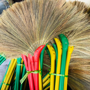 Balai en herbe naturelle fait main de qualité supérieure et pelle à poussière en plastique de style vietnamien - Écologique, léger, haute durabilité, meilleur prix - Product Image 1