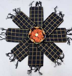 Tela Ligera con Diseño a Cuadros Negro y Dorado, Estilo Étnico Indio, Tejido a Mano, Protección Solar para el Verano, Antiarrugas - Product Image 5