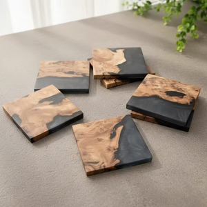 Juego de Posavasos Redondos Modernos Hechos a Mano de Madera y Resina Epoxi Negra de 10 cm de Diámetro, REHMAN CRAFT - Product Image 3