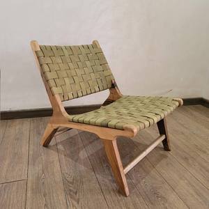 Chaise de salle à manger marocaine artisanale en bois massif, écologique, design artisanal, assise en cuir tressé, structure moderne, pour la maison, le bureau ou la salle à manger - Product Image 1