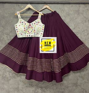 Conjunto de Chaniya Choli de Rayón y Algodón Premium con Blusa con Trabajo Manual de Espejos, Ropa Étnica Festiva para Navratri para Mujer - Product Image 3