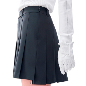 Vente en gros de jupes mini plissées pour femmes grandes tailles avec poches, couleur unie, style décontracté d'été, noir - Product Image 5