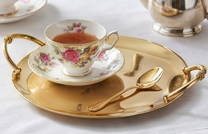 Plateau de service doré à finition miroir de qualité supérieure avec poignées, finition métallique polie pour la présentation des aliments, design élégant pour mariage - Product Image 4