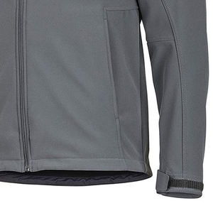 Chaqueta softshell versátil diseñada para estilos de vida modernos. Combina durabilidad, calidez y un diseño elegante. - Product Image 4