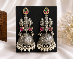 Pendientes Jhumka de Kundan plateados en plata oxidada con perlas, de latón, estilo étnico tradicional, joyería de boda para mujer. - Product Image 1