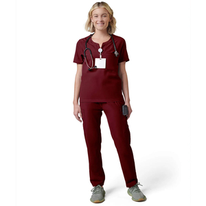Conjunto de Uniforme Médico para Mujer, Color Granate, Algodón y Poliéster, Pantalones con Bolsillo para Estetoscopio - Product Image 1