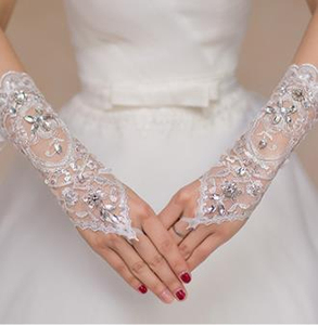 Gants de mariée sans doigts en dentelle avec appliques de strass et perles, 100 % polyester, collection 2019 - Product Image 5