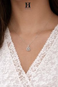 Collier pendentif élégant avec halo de diamants, plaqué or blanc 14 carats, pendentif délicat pour femmes, bijoux minimalistes pour tous les jours - Product Image 1