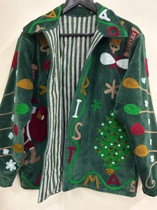 เสื้อแจ็คเก็ตสไตล์วินเทจสีเขียวกำมะหยี่ปักลายซูซานีสำหรับคริสต์มาสทรงโอเวอร์ไซส์ เสื้อโค้ทปักลายสำหรับเทศกาลวันหยุด เสื้อเบลเซอร์ประดับด้วยเส้นดิ้นสำหรับฤดูหนาว - Product Image 5