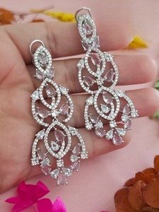 Aretes Colgantes de Moissanita Plateados en Plata de Primera Calidad, Elegantes y Atractivos, para Mujer, Ideales para Fiestas y Eventos Nocturnos, Colección de Moda - Product Image 5