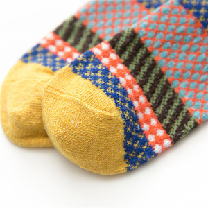Chaussettes athlétiques décontractées de style urbain, matière respirante, ajustement confortable, parfaites pour un usage régulier et des tenues décontractées - Product Image 4