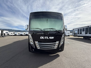 Used 2023 T-h-o-r O-u-t-l-a-w 38MB Travel <b>Trailer</b> - Product Image 5