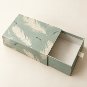 Caja Deslizante Personalizada con Diseño de Pluma de Menta para Empaque de Colección de Lápices Labiales - Product Image 2