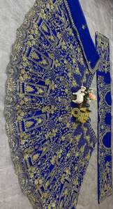 ชุดเลเฮนกาโชลีผ้าเน็ตเนื้อนุ่มคุณภาพพรีเมียม ดีไซน์ทันสมัย ตกแต่งด้วยเลื่อมแบบอินเดีย-ปากีสถาน ผ้าแคนวาสพัตตา เหมาะสำหรับงานแต่งงานช่วงฤดูร้อน ความยาวคลุมพื้น - Product Image 4