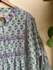 ชุดแมกซี่เดรสลำลองลายดอกไม้สำหรับผู้หญิงเสื้อคลุมผ้าฝ้ายอินเดียปักลายและพู่สำหรับฤดูร้อน - Product Image 6