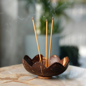 Porte-encens artisanal en coquille de noix de coco, design unique, support pour bâtonnets d'encens, cadeau pour les inaugurations de maisons, Diwali, du Vietnam - Product Image 4