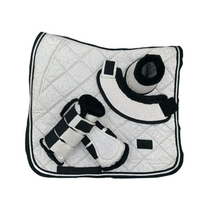 Juego de almohadillas de montura de alta calidad premium con botas para caballo, campanas para patas, riendas y cabestros. Venta al por mayor de elegantes conjuntos de almohadillas de montura ecuestres. - Product Image 1