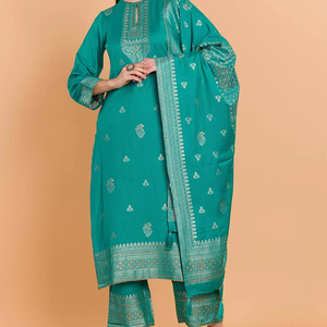 Tissu de robe non cousu Safaa Premium en viscose, pour costumes d'hiver pakistanais avec étole - Product Image 1