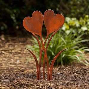 Rustic Metal Heart Garden Stakes Outdoor Decor Simple Style Galvanized Steel Plant Supports - Product Image 1