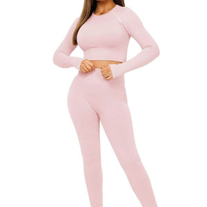 Ensemble deux pièces côtelé uni avec logo frontal pour femme, en tissu extensible doux, confortable pour le quotidien, vêtements décontractés et de maison - Product Image 1