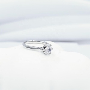 Estilo clásico 0.50ct Lab Grown Compromiso Diamante Anillo de plata esterlina Rodio plateado para alianzas de boda o anillos - Product Image 4