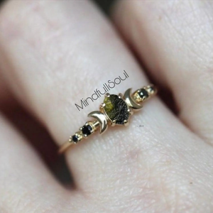 Bague de luxe en Moldavite de qualité A |   Moldavite certifiée Chlum République tchèque |   Argent sterling 925 plaqué or avec pierres précieuses naturelles - Product Image 5