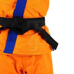 Uniforme de karaté fabriqué au Pakistan pour hommes, en tissu léger, conçu pour la vente en ligne - Product Image 4