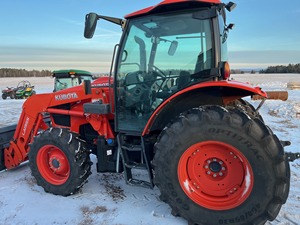 Tractor M6-111 2019, Equipo Premium Listo para Exportación, Suministro a Granel de Alta Resistencia - Product Image 4