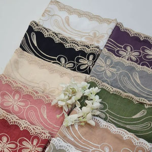 Châle élégant en lin et coton avec broderie en dentelle, 12 couleurs, accents de dentelle, bordure effilochée délicate, motif floral tendance - Product Image 1