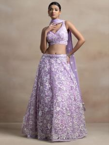 Ensemble Lehenga Choli pour femmes, broderie lourde violette, tenue de mariage indienne traditionnelle, robe longue en polyester à séchage rapide - Product Image 1
