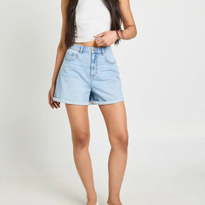 Shorts de mezclilla azul claro de cintura alta para mujer, de pierna recta, casuales de verano, de algodón lavado a la piedra, de corte regular con dobladillo con vuelta - Product Image 4